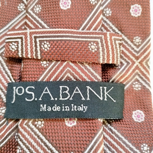 Jos A Bank Tie Necktie Brown Geometric Pattern Made in Italy Silk Tag - Picture 6 of 8